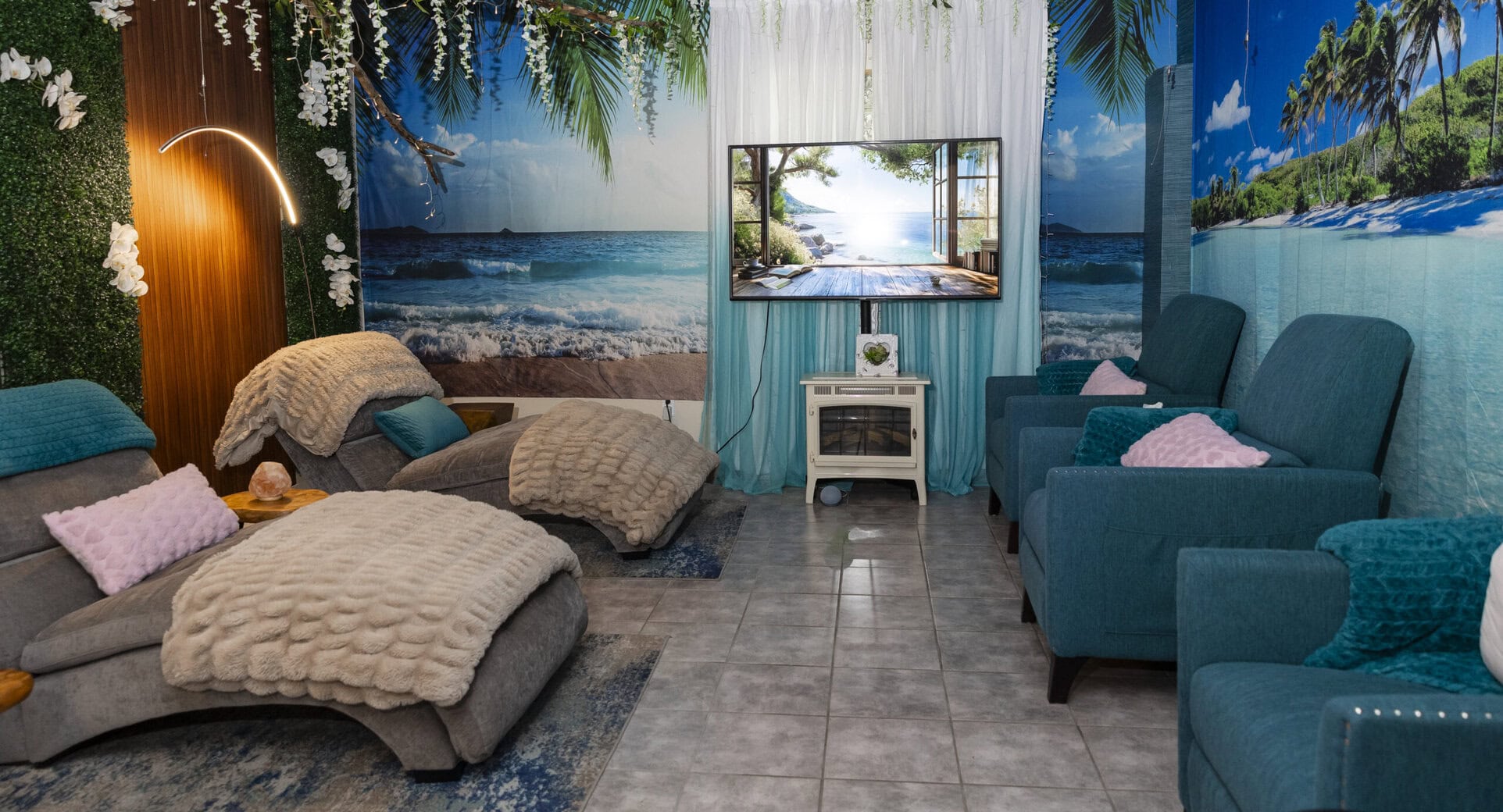 Relaxing medical spa lounge with beach mural,舒适的休闲空间, wellness clinic environment with tranquil seating, perfect for IV therapy, ketamine treatment, weight loss, NAD+, ozone therapy, vitamins infusion services, Wellnes Drip MA.